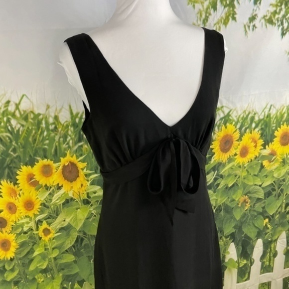 MAX & CLEO Black Ruffle Flounce V-neck Midi 10 - Picture 9 of 13